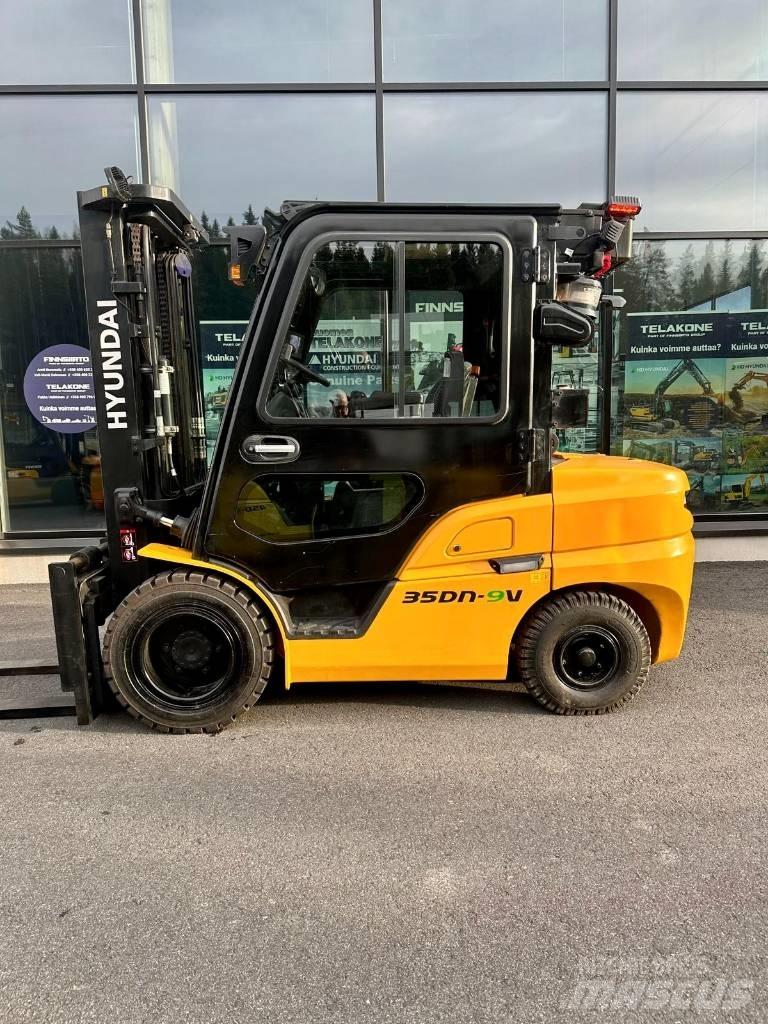 Hyundai 35DN-9V Diesel trucks