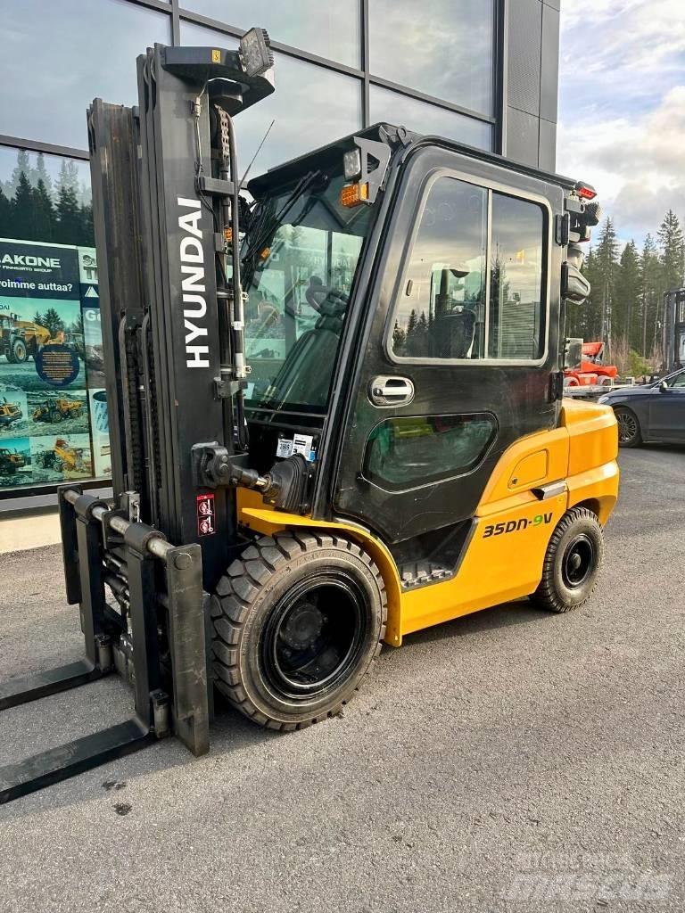 Hyundai 35DN-9V Diesel trucks