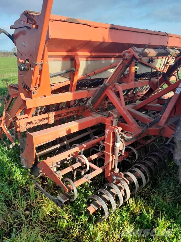 Kuhn Integra 4000 Combination drills