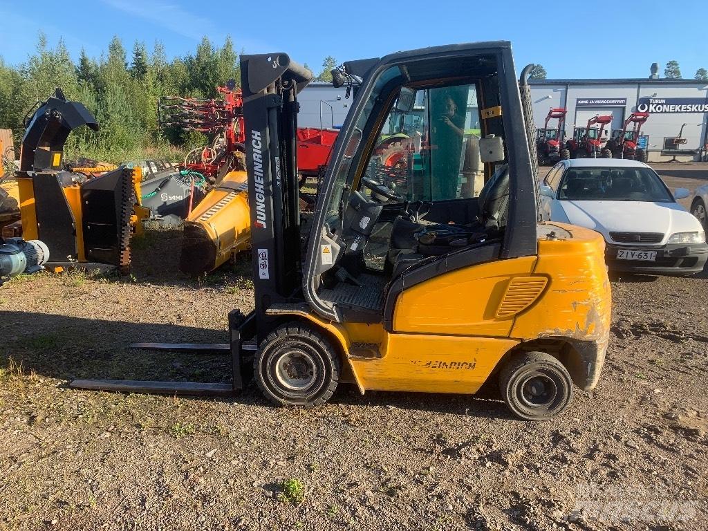 Jungheinrich DFG 320 Diesel trucks