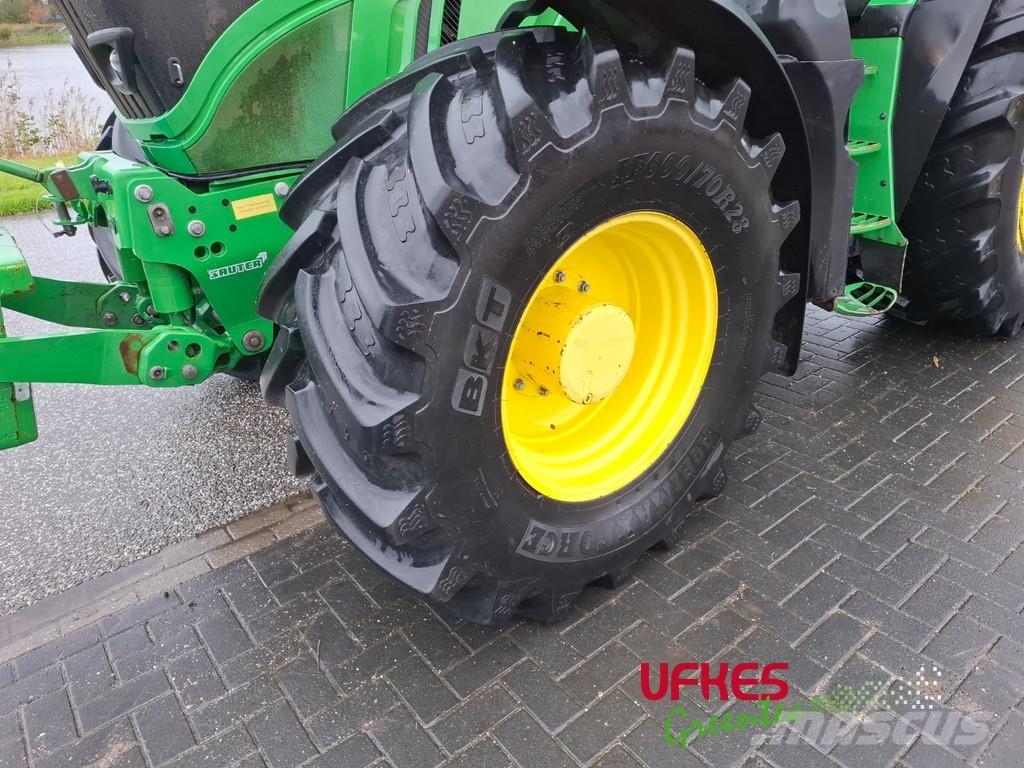 John Deere 6215 R Tractors