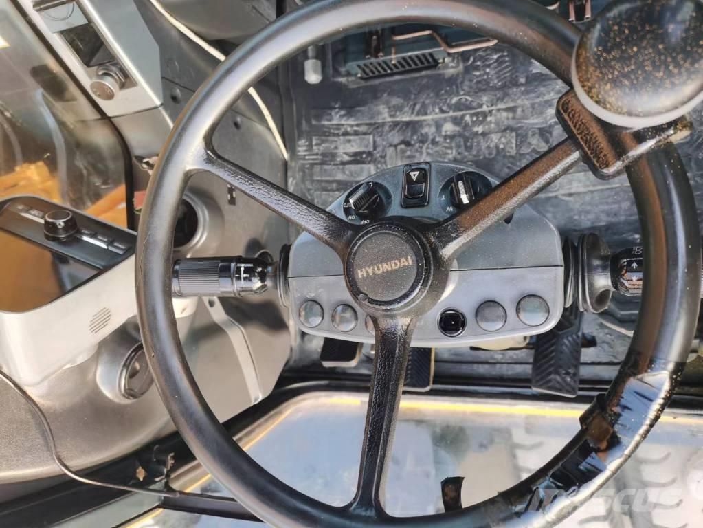 Hyundai R210W-7 Wheeled excavators