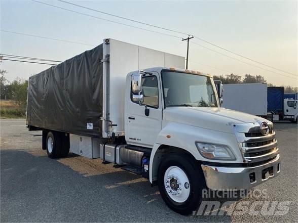 Hino 338 Tautliner/curtainside trucks