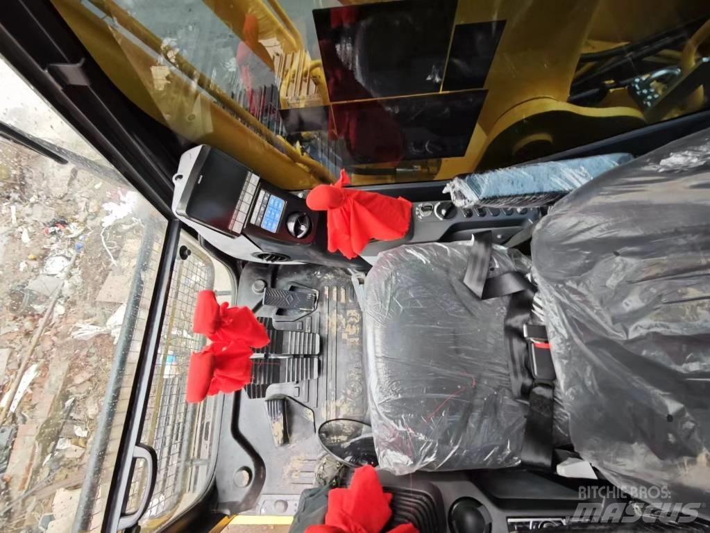 Komatsu PC 220-8 Crawler excavators