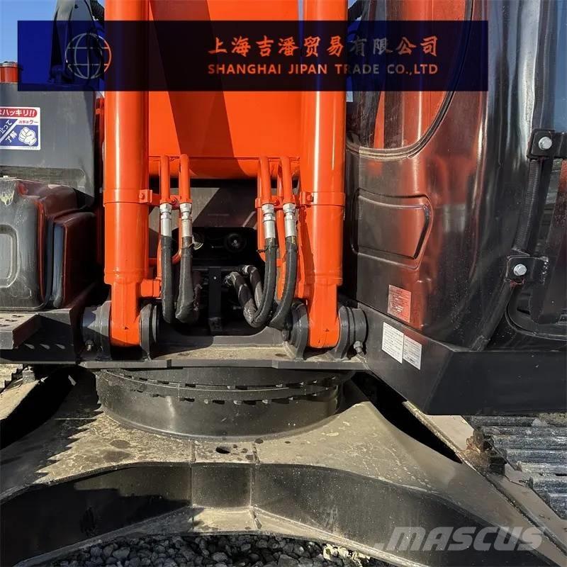 Hitachi ZX 200 Crawler excavators