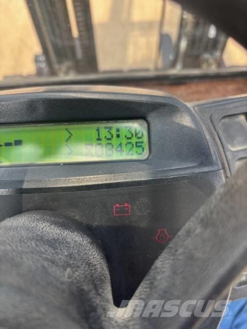 Yale GDP 35 VX Diesel trucks