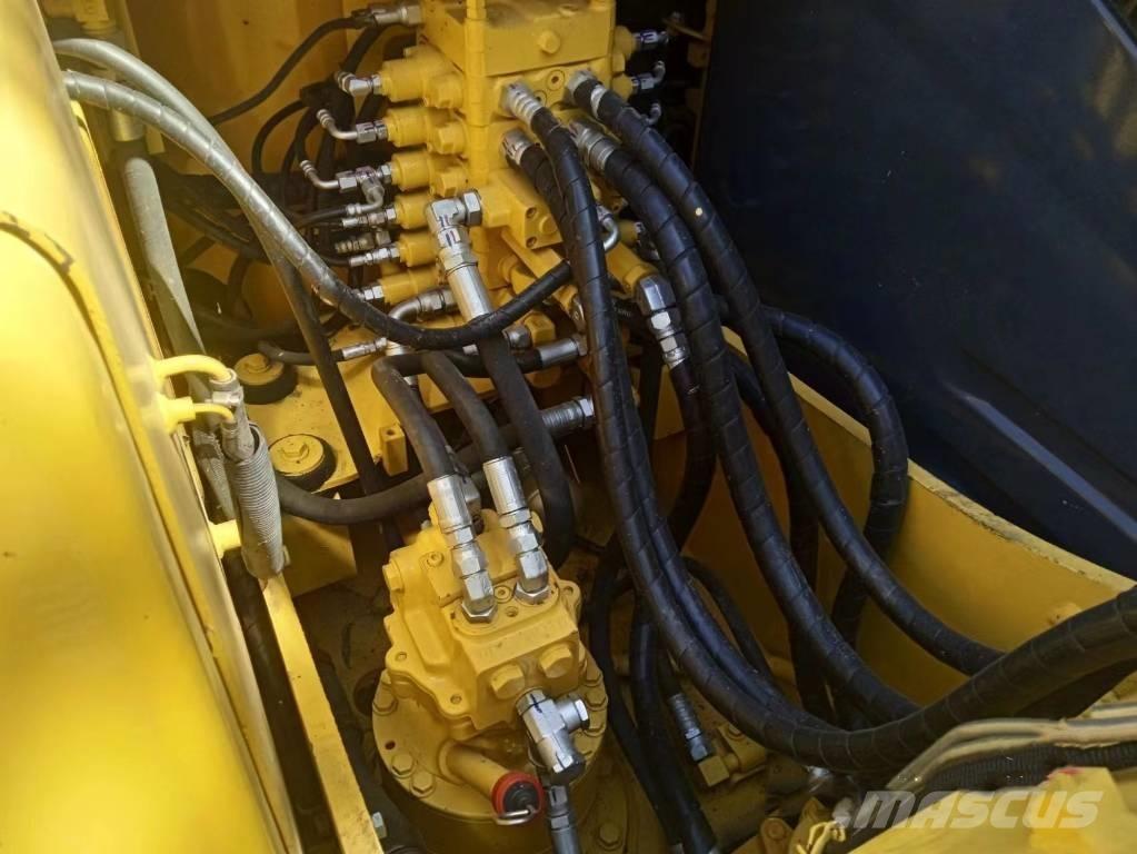 Komatsu PC130-7 Crawler excavators