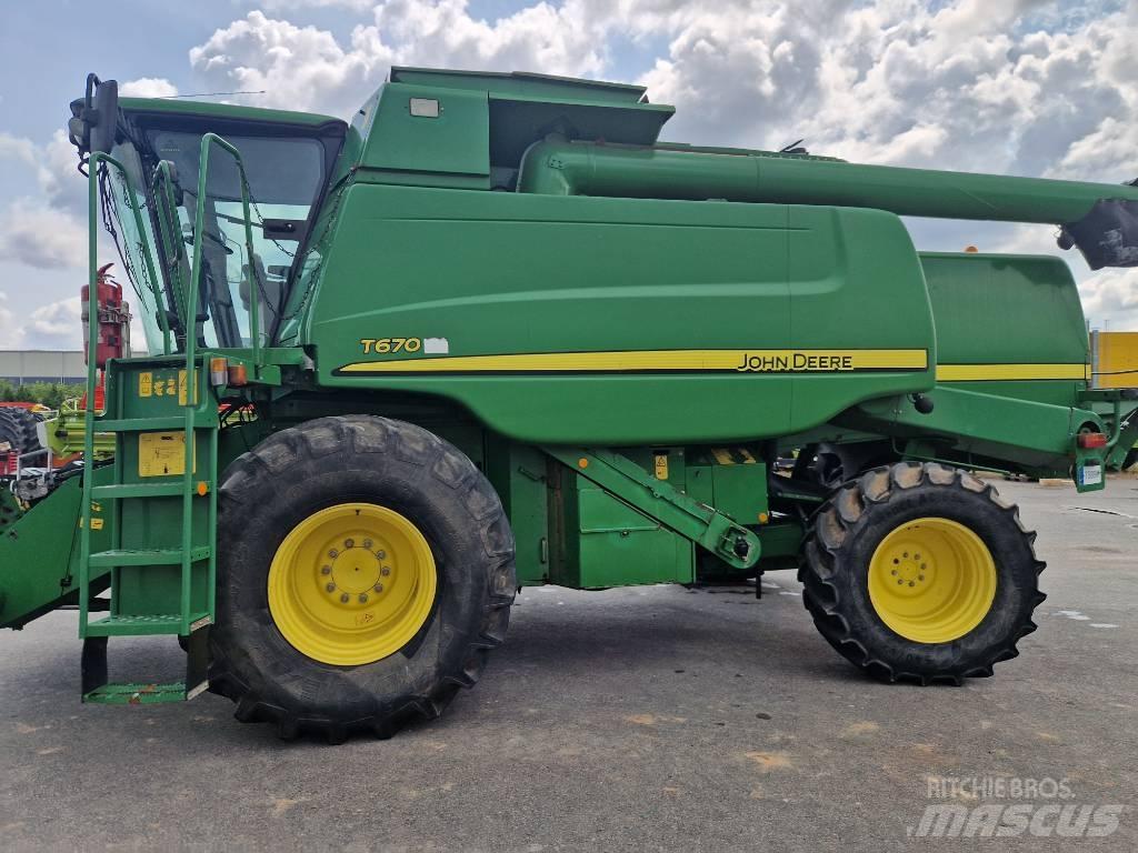 John Deere T670 Combine harvesters