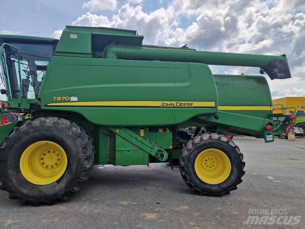 John Deere T670 Combine harvesters