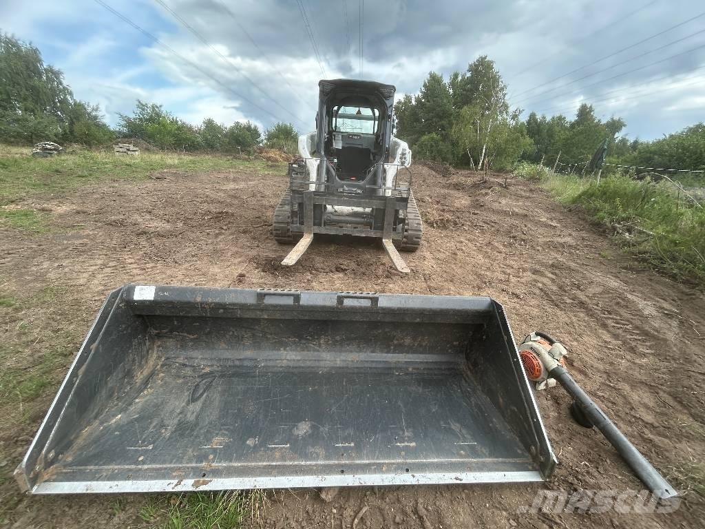 Bobcat T76 Crawler FEL's
