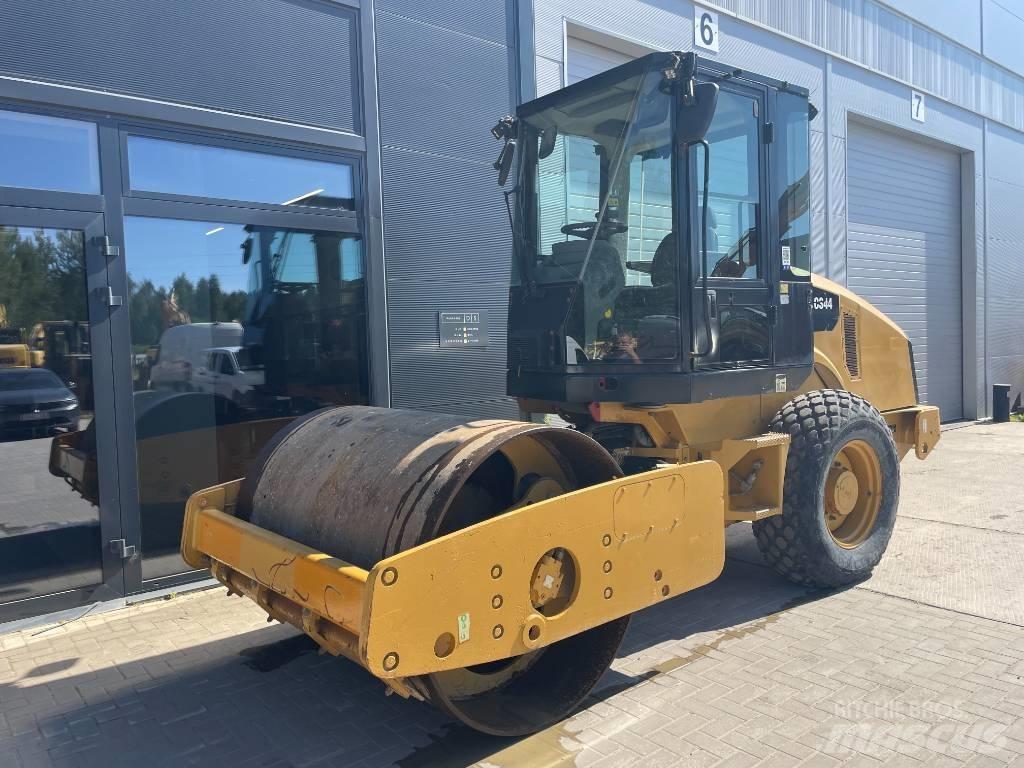 CAT CS44 Single drum rollers