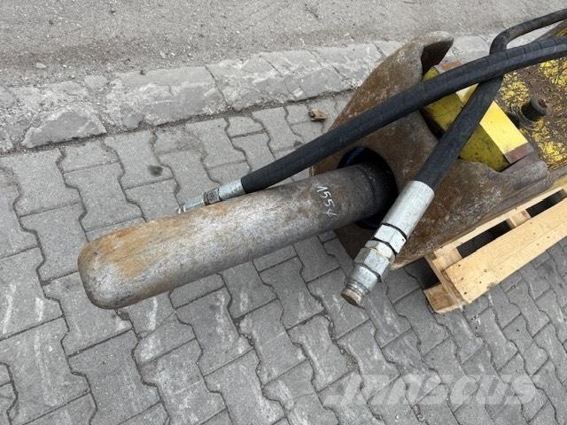 Soosan 121 Breaker Hammers / Breakers