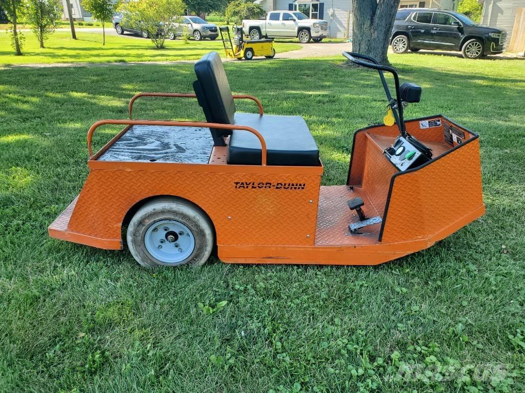 Taylor-Dunn SS536 Towing truck