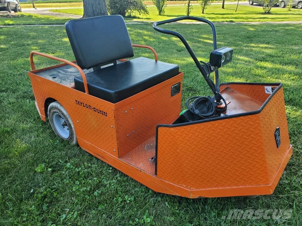 Taylor-Dunn SS536 Towing truck