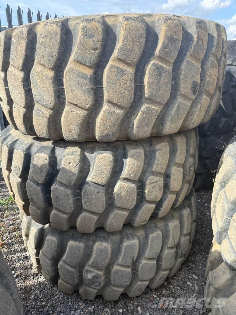 Bridgestone 23.5R25 Tyres, wheels and rims