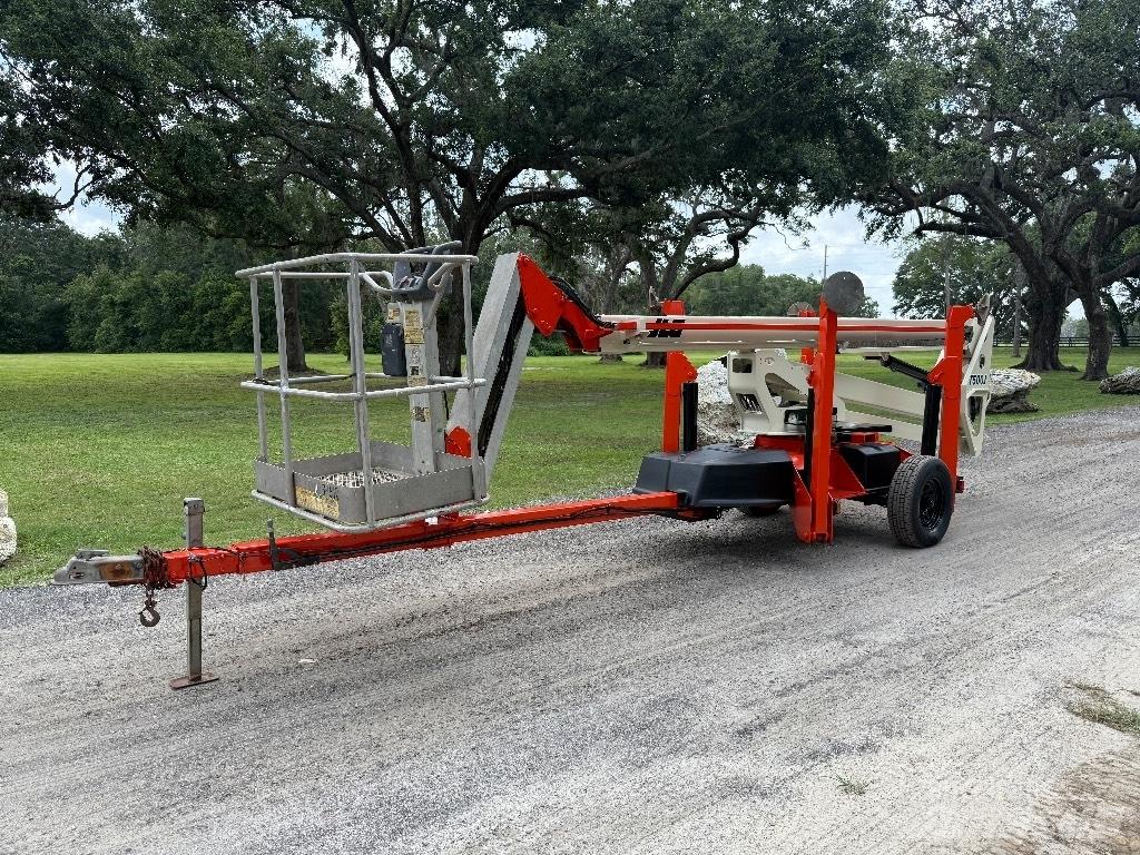 JLG T 500 J Trailer mounted aerial platforms