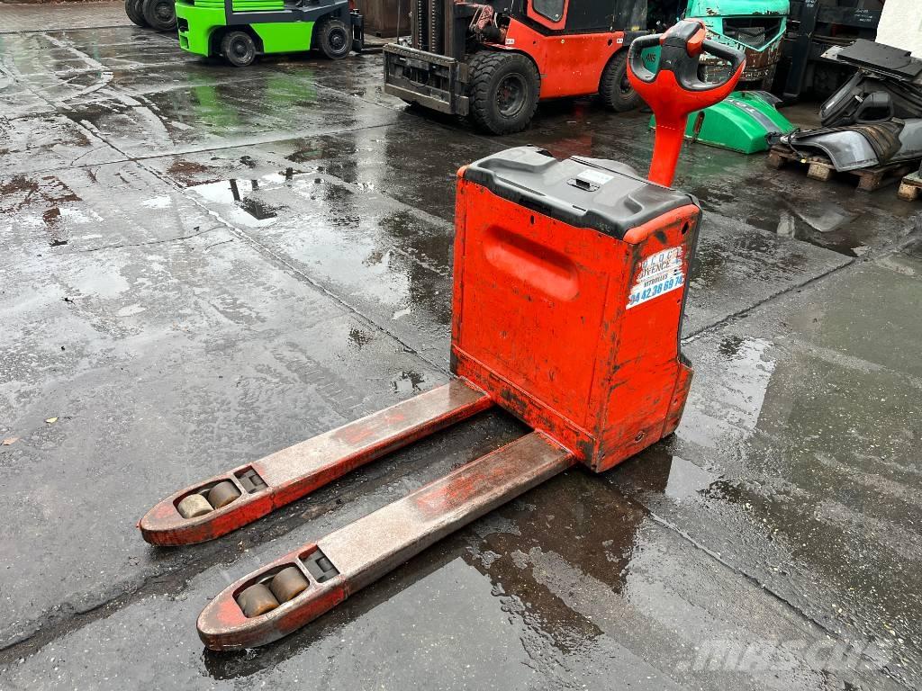 Linde T18 /152/    V-4230 Self propelled stackers