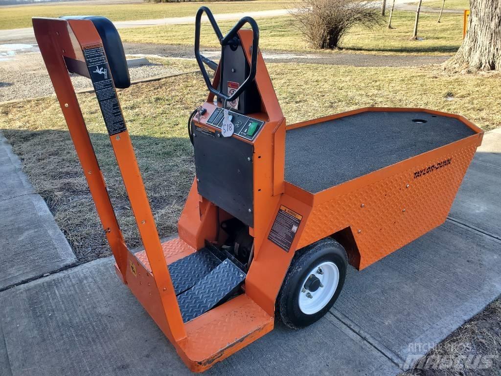 Taylor-Dunn SC100 Towing truck