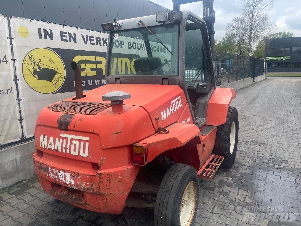 Manitou MC 30 Rough terrain truck