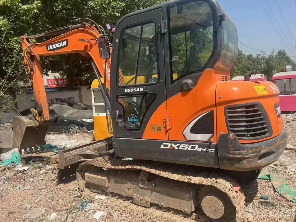Doosan DX 60 Mini excavators < 7t