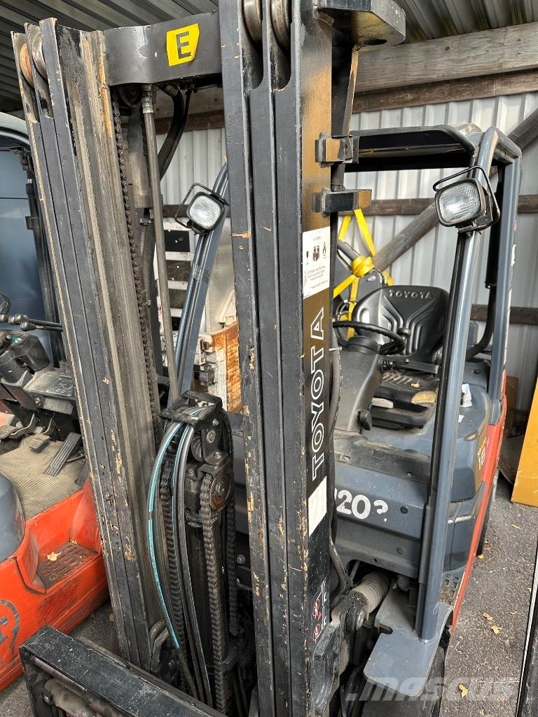 Toyota 02-8 FDF 18 Diesel trucks