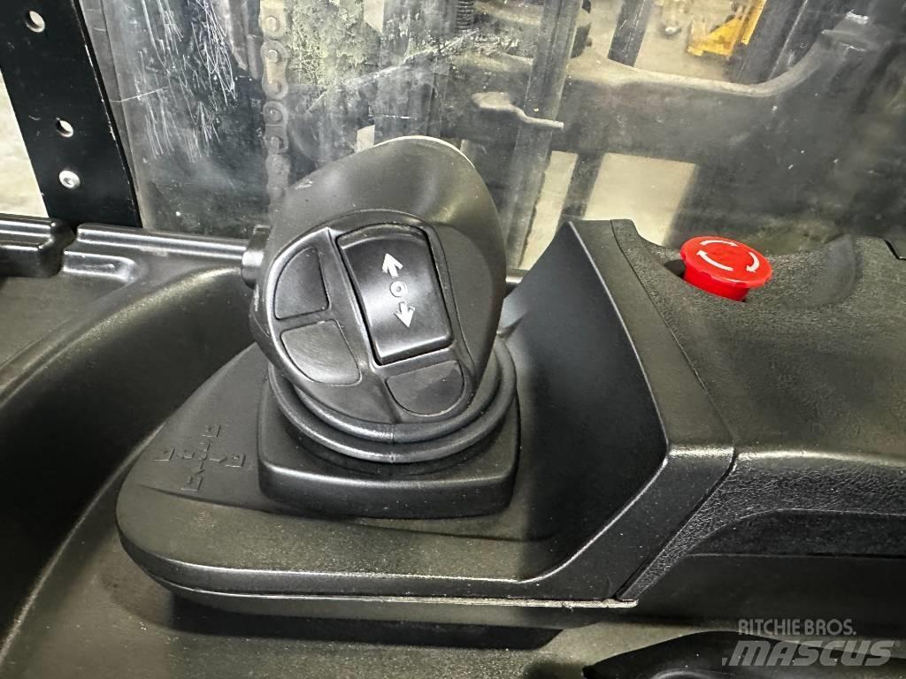 Yale MR16 Reach truck