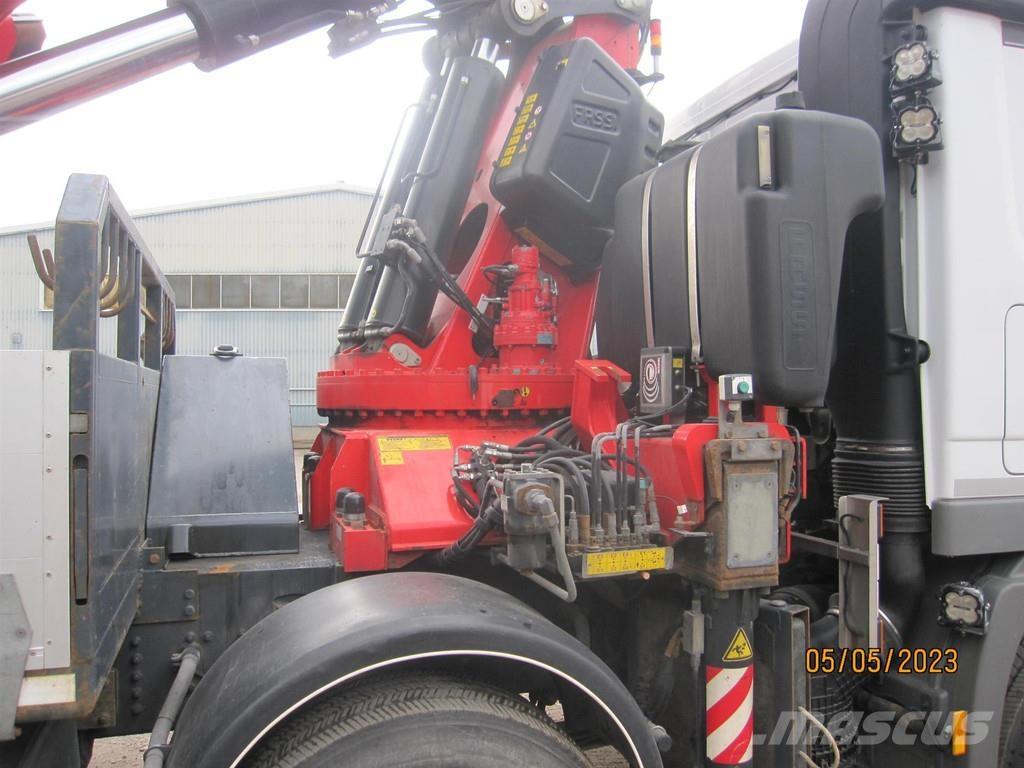 Sisu Polar Crane trucks