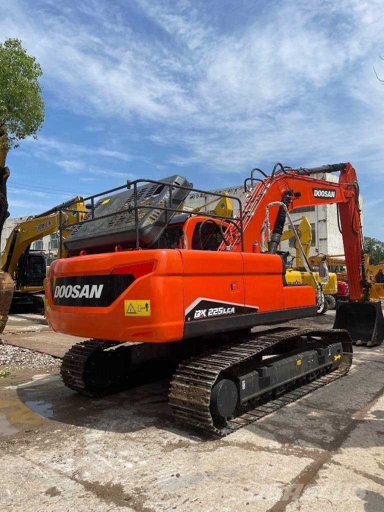 Doosan DX 225 Midi excavators  7t - 12t
