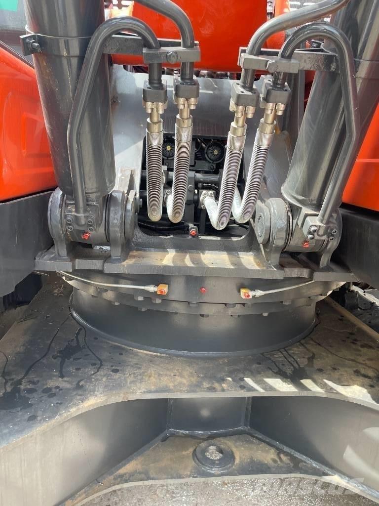 Doosan DX 225 Midi excavators  7t - 12t