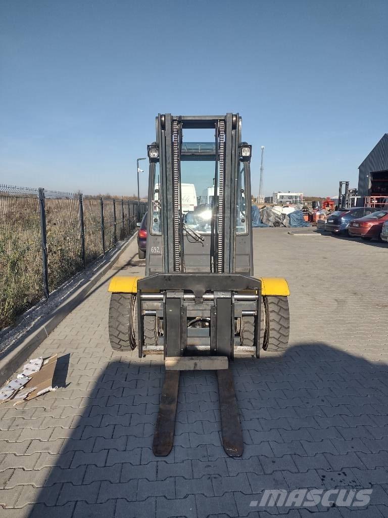 Jungheinrich TFG 430 LPG trucks