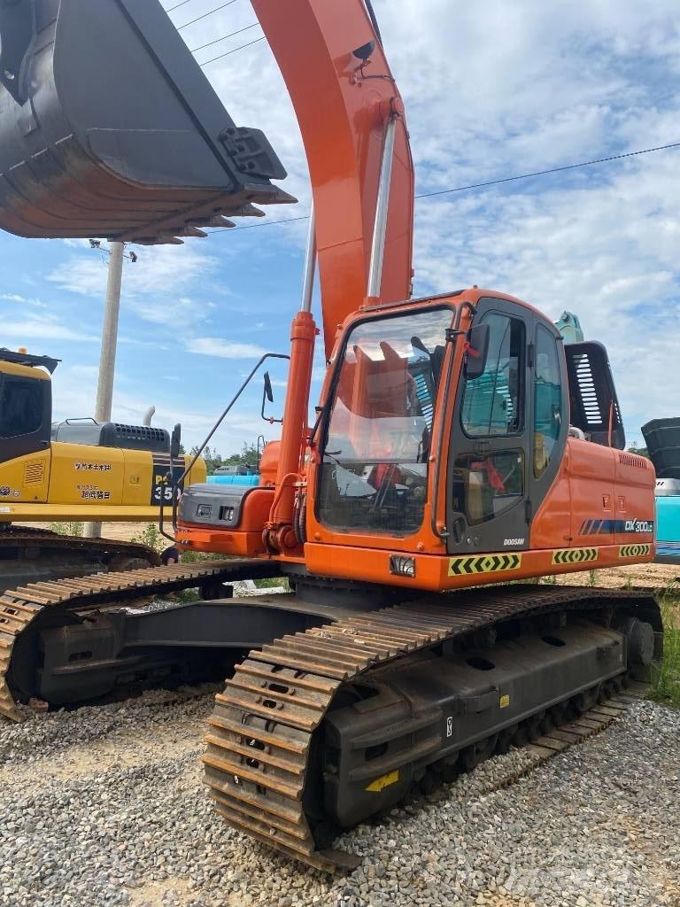 Doosan DX 300 LC Crawler excavators