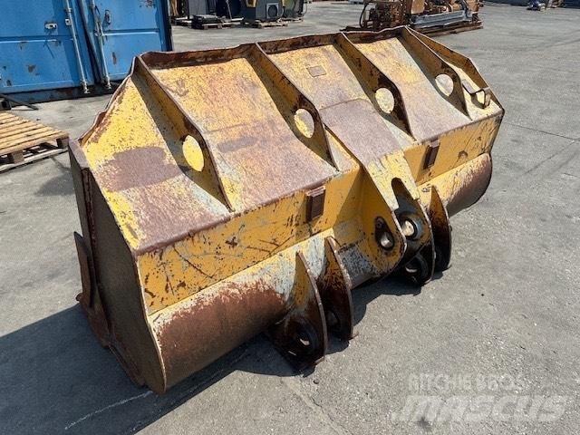 Liebherr LR 622 Buckets