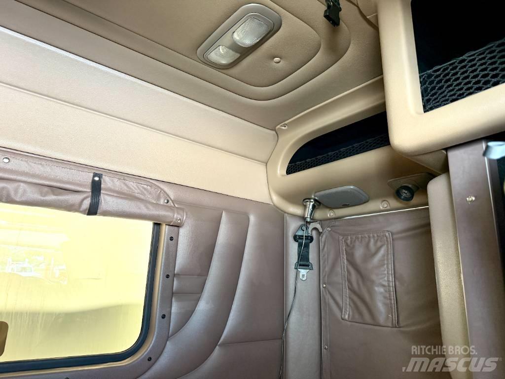 Peterbilt 389 Truck Tractor Units