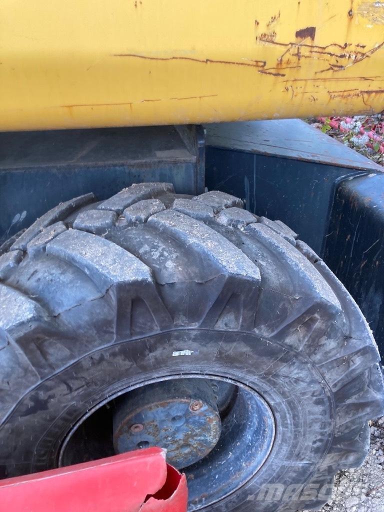 Komatsu PW 140-7 Wheeled excavators