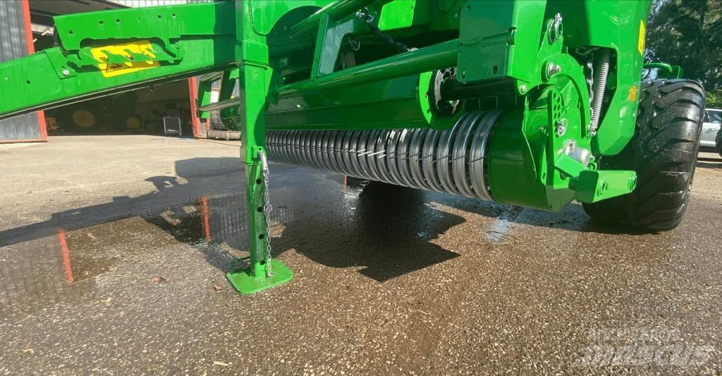 John Deere V461M Round balers