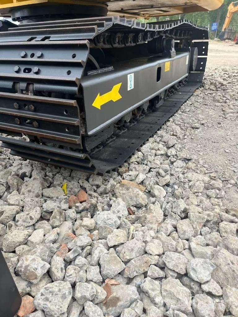 Komatsu PC70-8 Midi excavators  7t - 12t