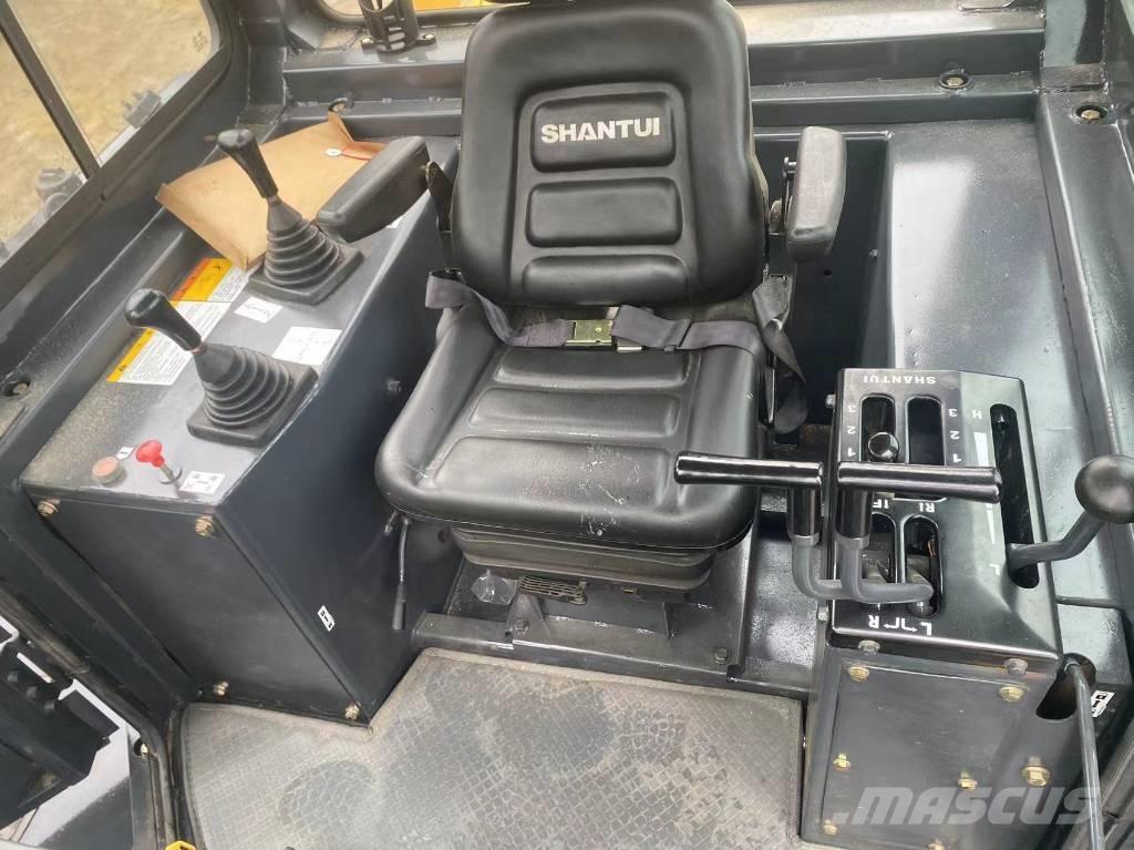 Shantui SD 22 Crawler dozers