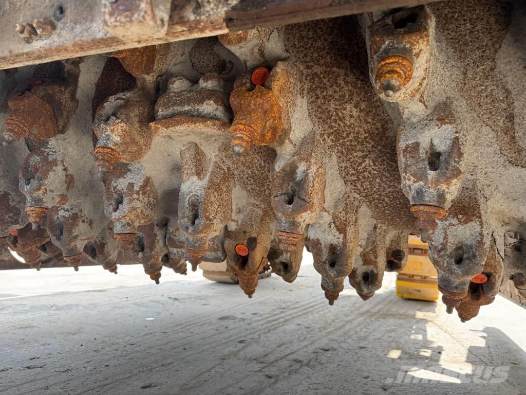 Wirtgen W 150 CFI Asphalt cold milling machines