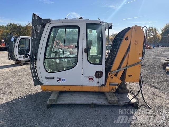 Liebherr A 934 C HD Cabins and interior