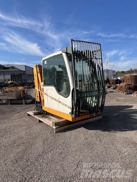 Liebherr A 934 C HD Cabins and interior