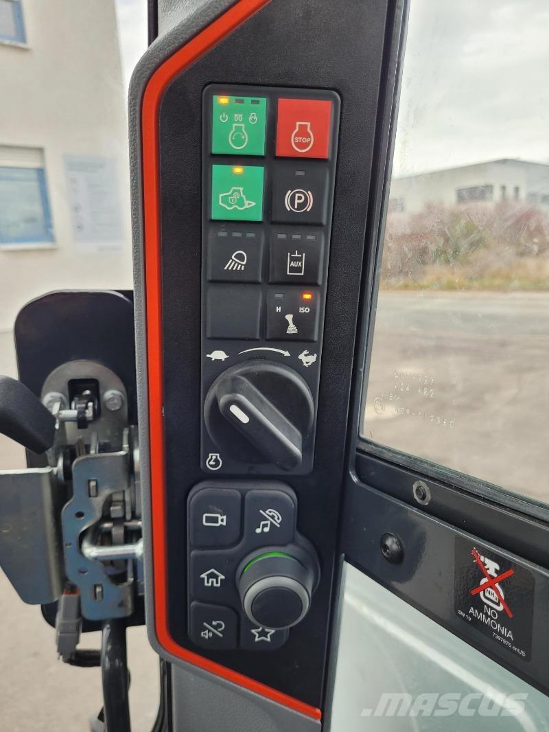 Bobcat S76 Mini loaders