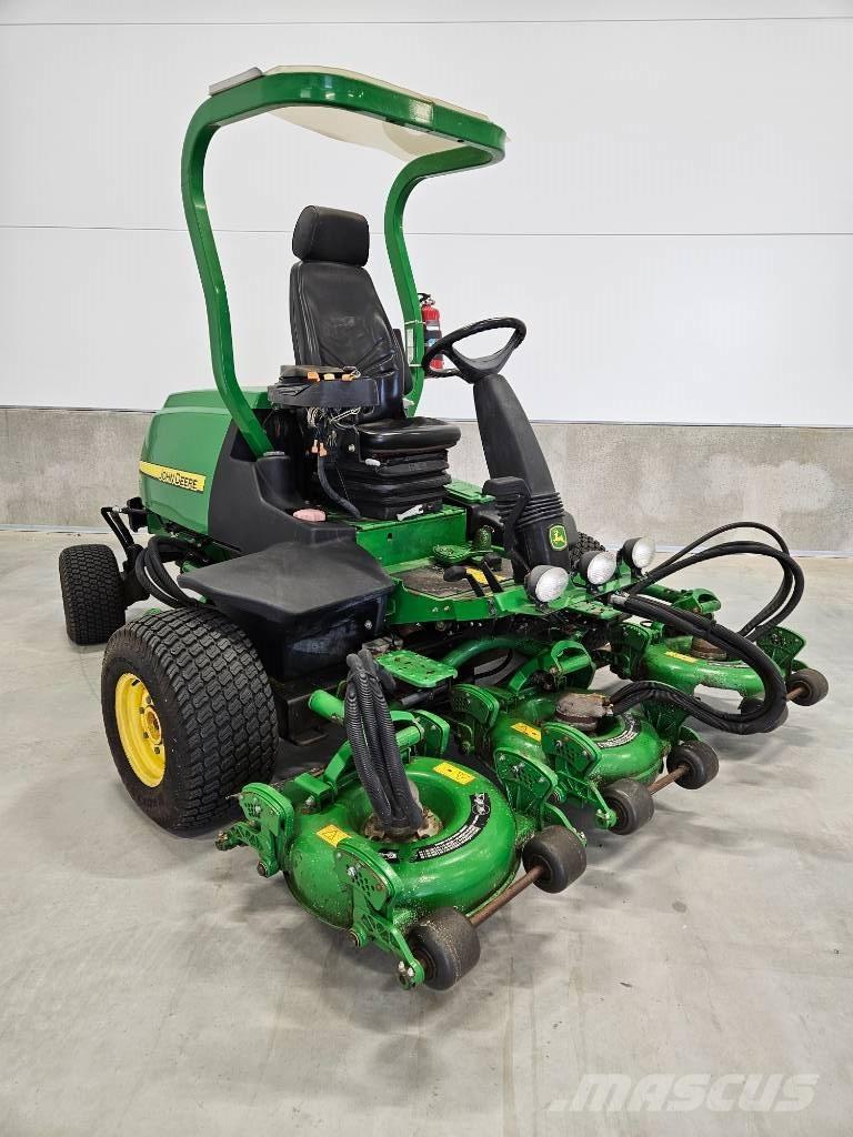 John Deere 8800 Riding mowers