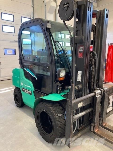 Mitsubishi FD35N Diesel trucks