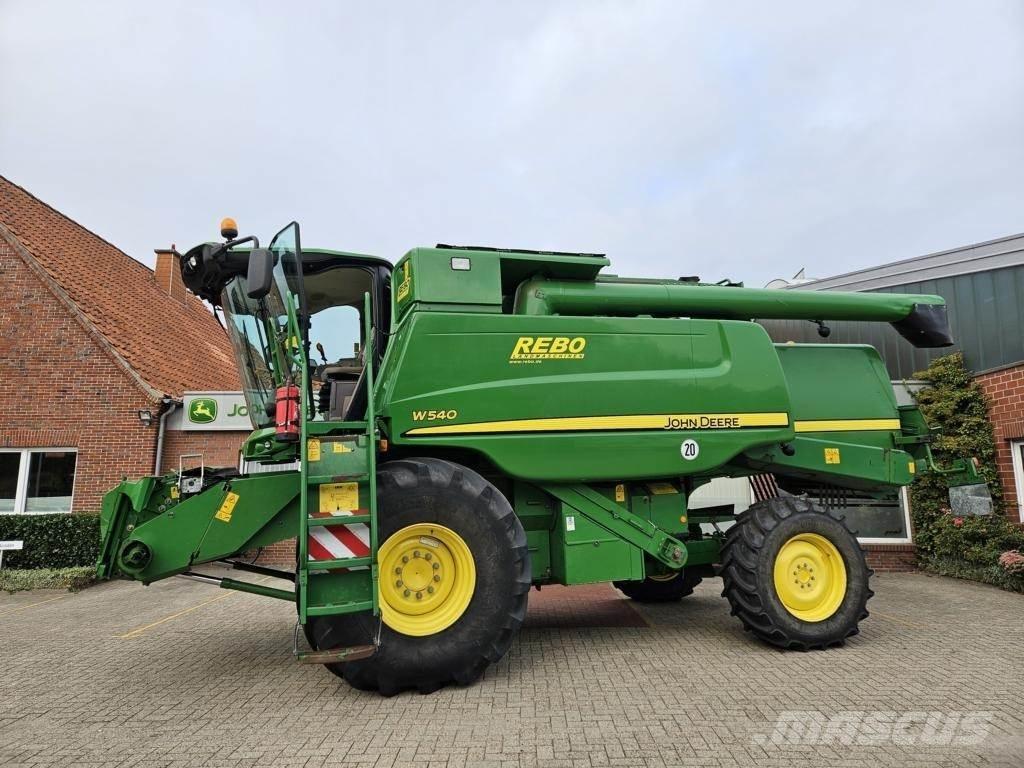 John Deere W540 Combine harvesters