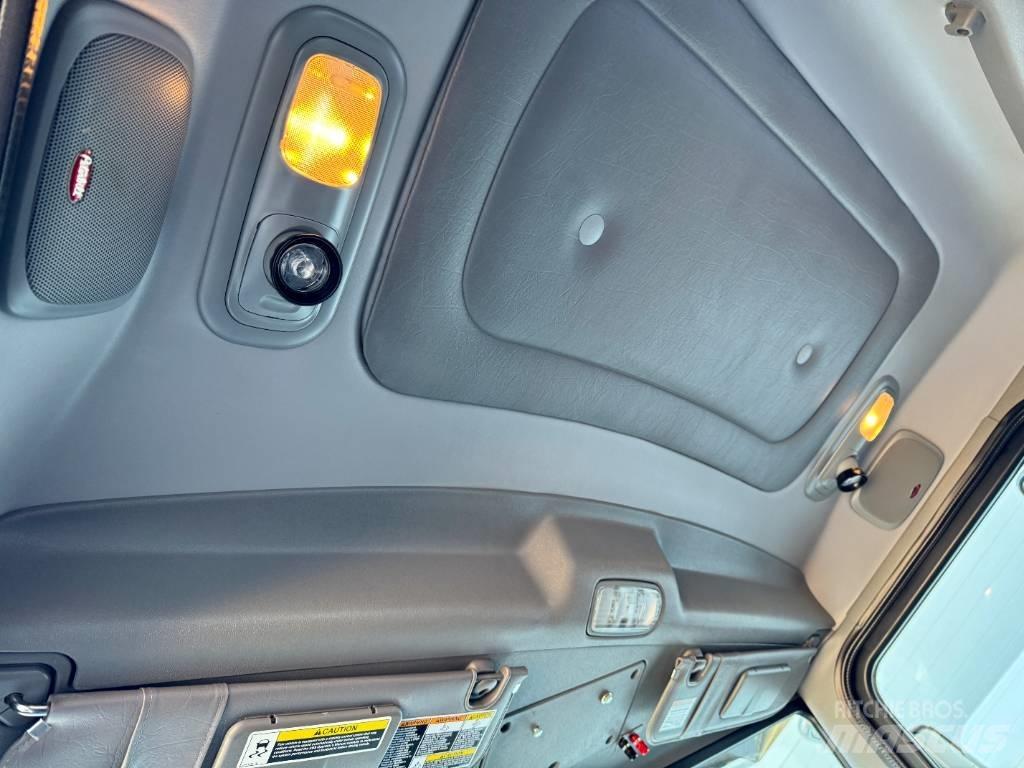Peterbilt 389 Truck Tractor Units