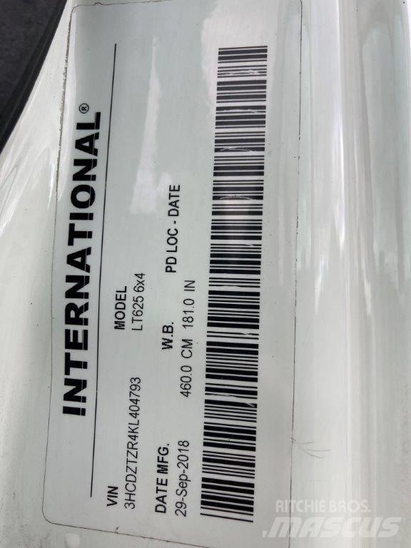International LT Truck Tractor Units