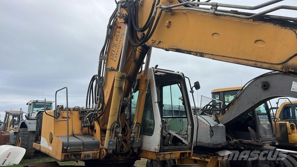 Liebherr R 914 HD S Cabins and interior