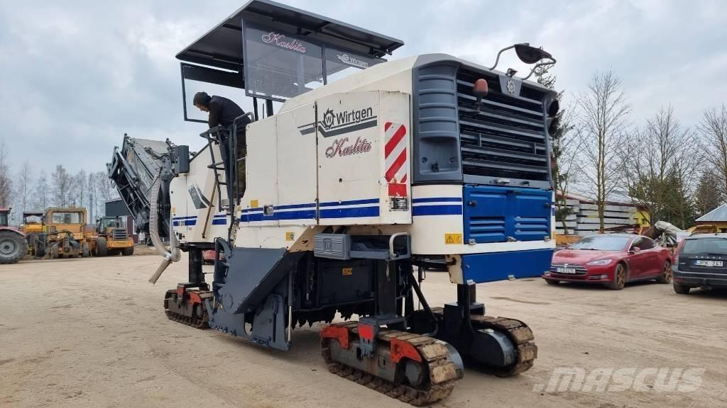 Wirtgen W 210 Asphalt cold milling machines