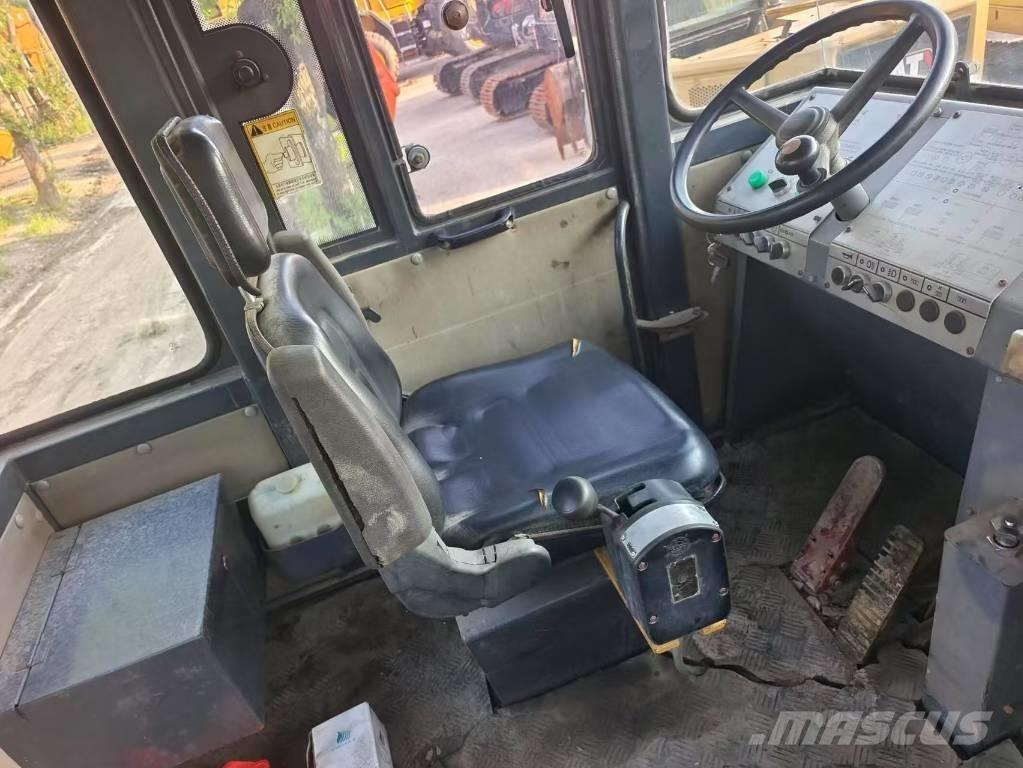 XCMG XP 263 Pneumatic tired rollers