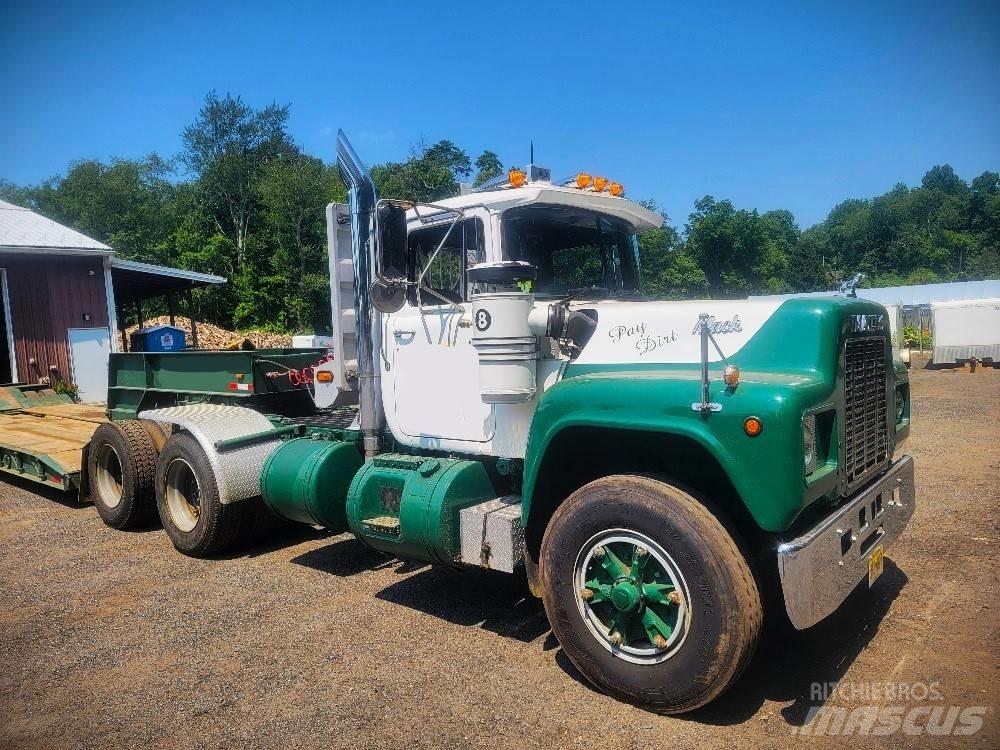 Mack R 688 ST Truck Tractor Units